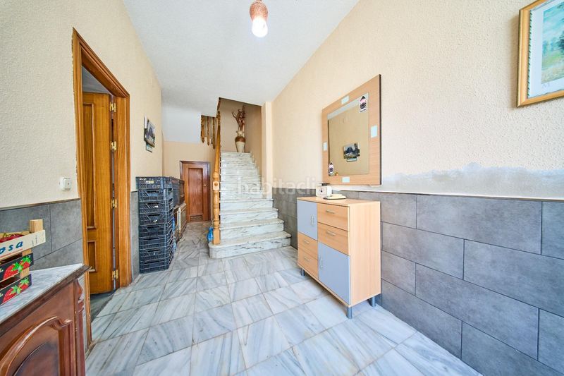 Foto e4c2e6ff-6d16-4d6f-8b9c-30cfd56e7b35. Casa aparellada amb calefacció aparcament a Baza