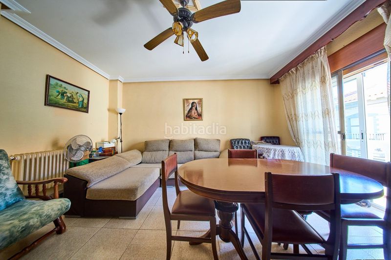Foto f295f6b1-23ba-4ef9-bb62-02384d0519e8. Casa aparellada amb calefacció aparcament a Baza