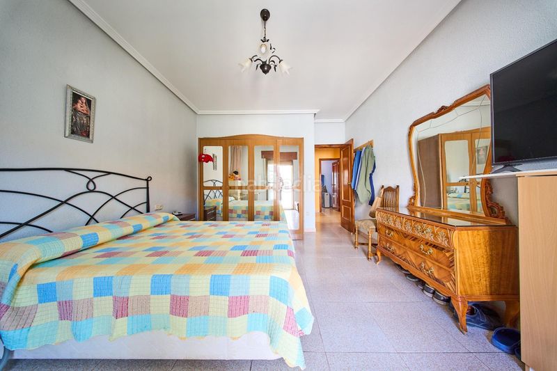 Foto f64d9c01-9a4d-4fa5-8c26-af107c6ea971. Casa aparellada amb calefacció aparcament a Baza