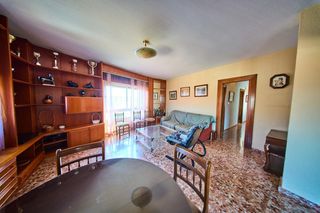 Pis  Concepcion 18. Amplia vivienda de 210 m2 en el centro de alhendín con gran pote