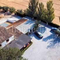 Foto 56d6a70b-31aa-4748-bae3-80e544550bf3. Masia amb aparcament a Baza