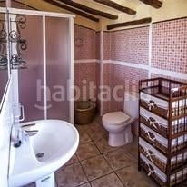 Foto f9fc3510-4c1d-4773-8e10-d014ff7fafb6. Masia amb aparcament a Baza