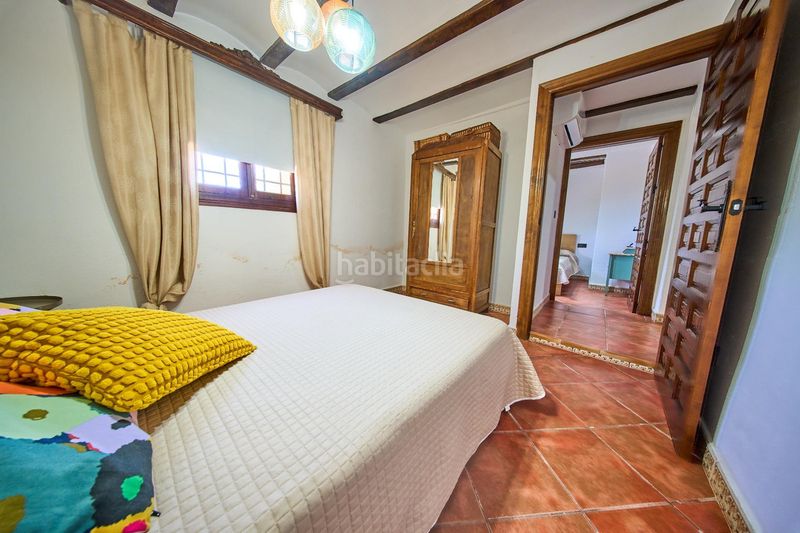 Foto fc9d5f0e-c55b-4548-b5a4-5f9c32dd8455. Masia amb aparcament a Baza
