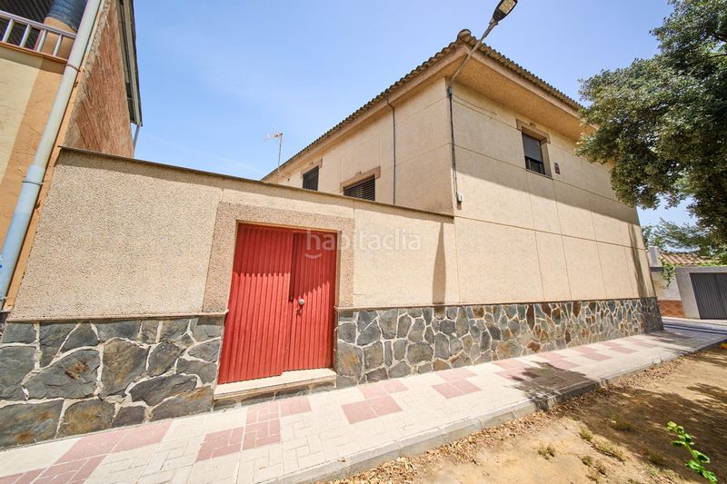 Foto 1aa9ec8d-cb42-42cb-8414-26eb18d0baa5. Casa aparellada amb aparcament a Maracena