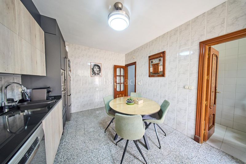 Foto 869a5144-2a2f-47fe-9c01-49139bf86874. Casa aparellada amb aparcament a Maracena