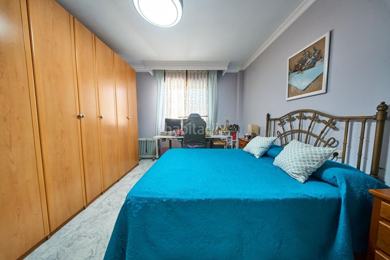 Foto a17358d6-434d-4b1e-8b62-a7d474d50ca2. Casa aparellada amb aparcament a Maracena