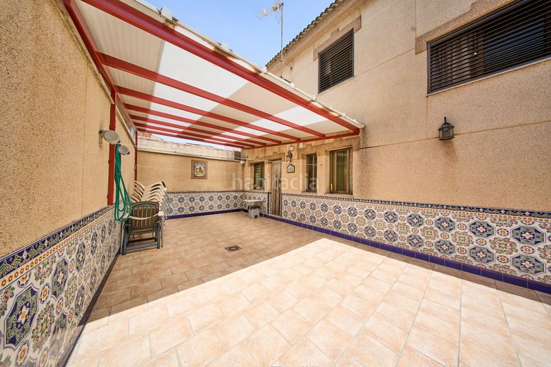 Foto c3a62822-6dc0-49b5-b8bc-92d15ed4f7a2. Casa aparellada amb aparcament a Maracena