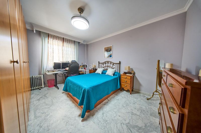 Foto e80b9f7f-912d-45cc-8875-b2fbb12b0383. Casa aparellada amb aparcament a Maracena