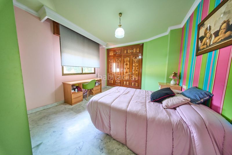 Foto f28bebae-23dd-448a-ba06-4e710e8c348c. Casa aparellada amb aparcament a Maracena