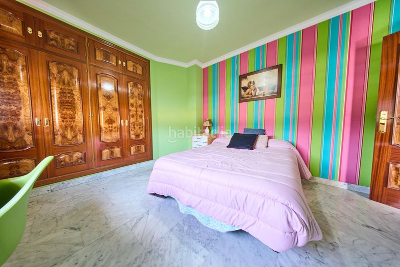 Foto f890b3b8-4c63-4902-8c00-17f36fcce120. Casa aparellada amb aparcament a Maracena