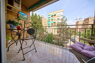 Pis  Calle del pintor hermenegildo lanz. Piso todo exterior con terraza en el zaid�n  alta rentabilidad p