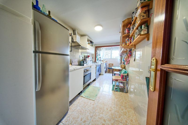 Foto e90a9595-e02f-40ca-9360-83d833e9d00a. Pis amb calefacció a Barrio de Zaidín Granada