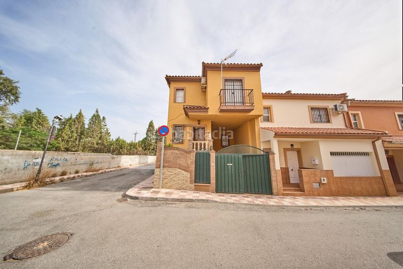 Foto 7554da9c-0ded-41e1-b77f-c6b6716e64fb. Casa adossada amb aparcament a Jun