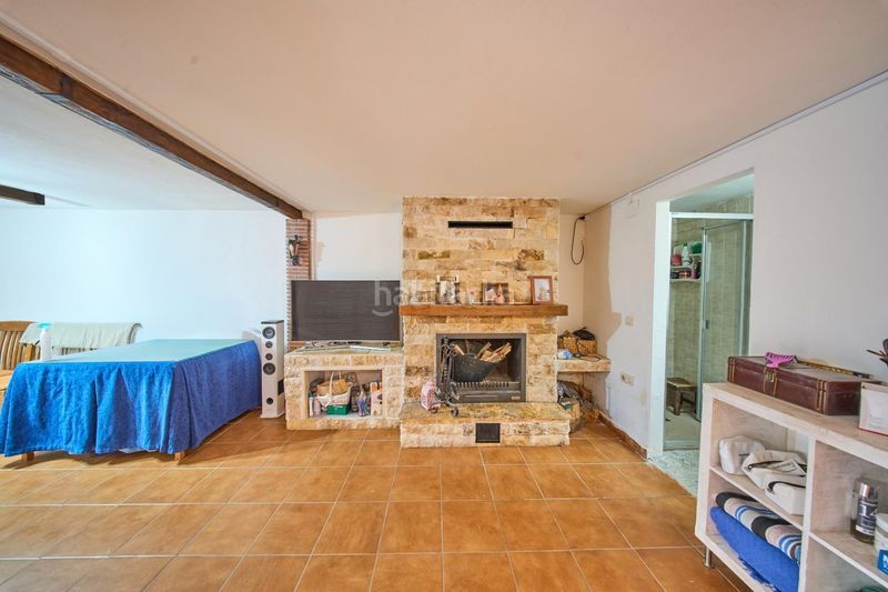 Foto d4c8f012-e496-4ab0-a33b-c6f2b2c0d546. Casa adossada amb aparcament a Jun
