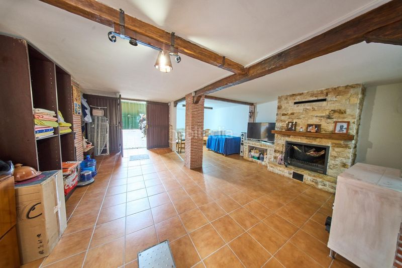 Foto fae35dea-8b2c-4a78-8246-d090d688569d. Casa adossada amb aparcament a Jun