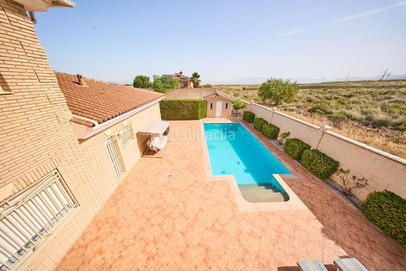Foto f3b6d36c-242c-4f02-a016-26386345c3cf. Xalet amb calefacció aparcament piscina a Dílar