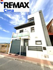 Casa  Calle de la nueva cullar sol 15. Se vende espectacular casa en cúllar baza