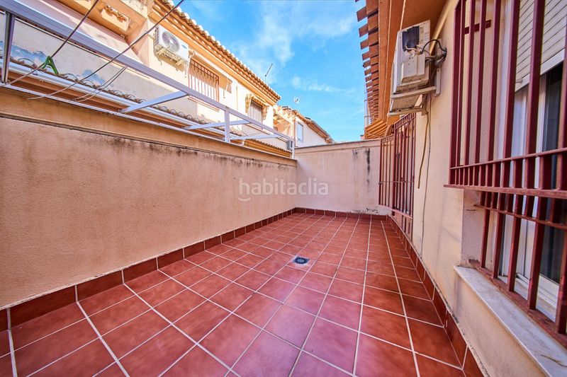 Foto e5e7feac-7c74-484a-baec-2413ebd40f84. Casa adossada amb calefacció aparcament a Avda. De los Ogíjares Armilla