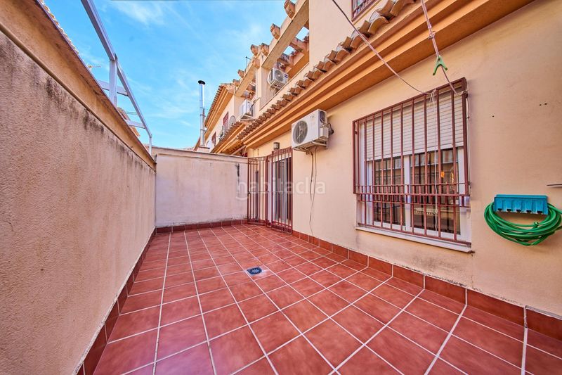 Foto fcd4c78c-07f5-4195-a574-41568155c15f. Casa adossada amb calefacció aparcament a Avda. De los Ogíjares Armilla