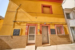 Country house in Enmedio 12. Casa montillana en esquina