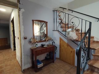 Masia  Enmedio 12. Casa montillana en esquina