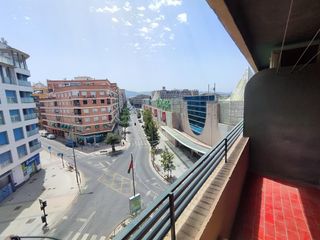 Lloguer Pis a Arabial 99. Amplio piso de 1 dormitorio con terraza junto a hipercor  arabia