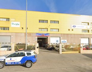 Industrial building in Calle laguna del marquesado 36. Nave en venta en calle laguna del marquesado 36, villaverde alto
