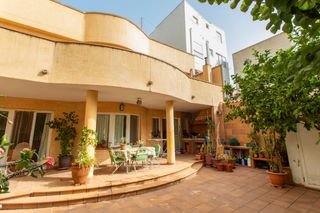 Reihenhaus  Carrer de la victoria 56. Casa adosada de alto nivel en santa pola – amplias dimensiones,