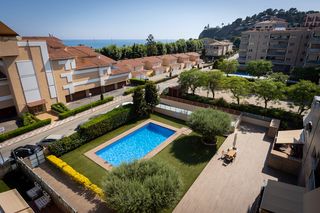 Etagenwohnung  Carrer de la diputació 76. Oportunidad - piscina - terraza - vistas a mar