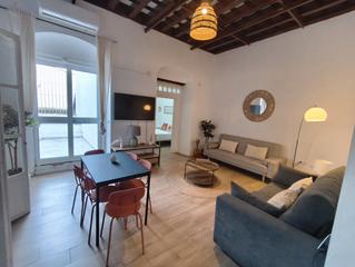 Lloguer Pis  Calle cielo. Alquiler anual zona centro con patio privado