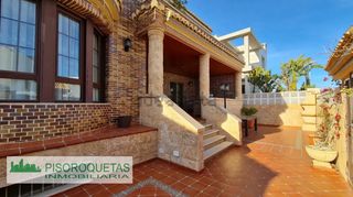 Chalet à Las Salinas. Chalet exclusivo en las salinas de roquetas de mar  zona residen