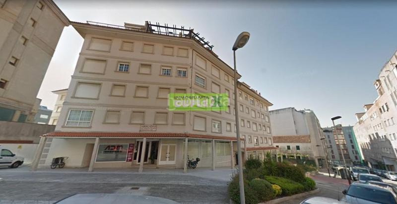 Foto c24790d9-e738-4d90-a9fb-b8338f3a5ccc. Car parking in Sanxenxo pueblo Sanxenxo