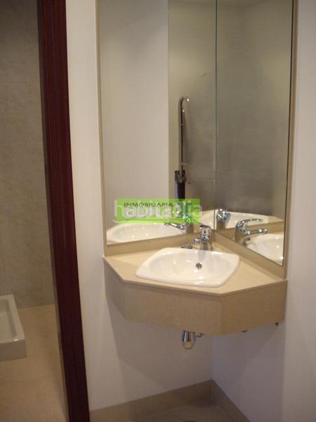 Foto 15be4808-16ba-4c10-8247-b5d984ec8653. Local comercial en Zona de Plaza de Barcelos Pontevedra