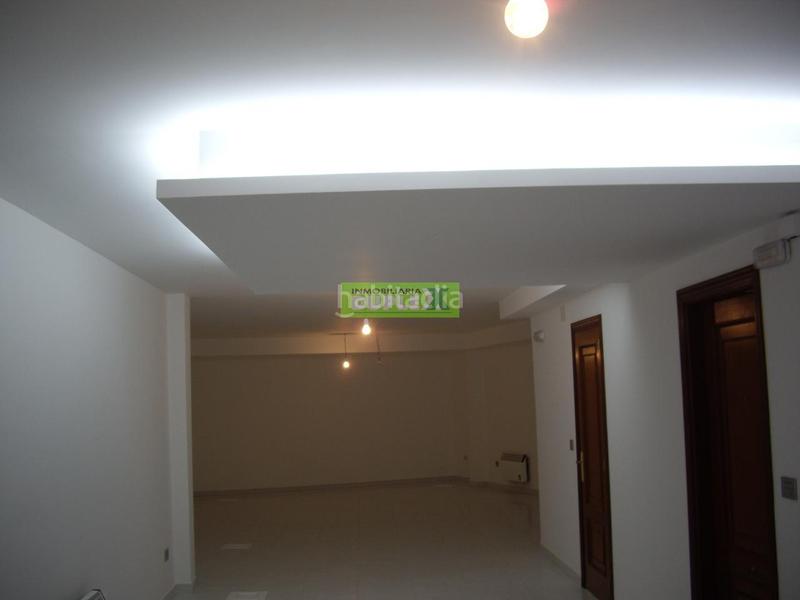 Foto 200a0fc0-a25a-47a1-b2c6-11bc9fc4f3a7. Local comercial en Zona de Plaza de Barcelos Pontevedra