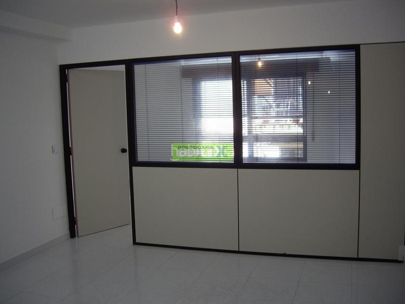 Foto 2a1505da-1f0f-422b-a6ad-8ce20af218f0. Local comercial en Zona de Plaza de Barcelos Pontevedra