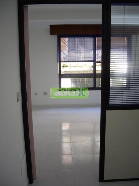 Foto 5f41ffb0-49b6-44c1-b831-f4af19e0e66d. Local comercial en Zona de Plaza de Barcelos Pontevedra