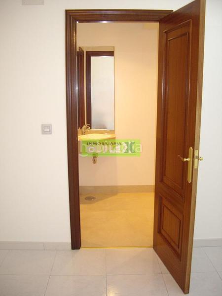 Foto aaad2373-efa7-48d8-9283-5b7401bdfa4b. Local comercial en Zona de Plaza de Barcelos Pontevedra