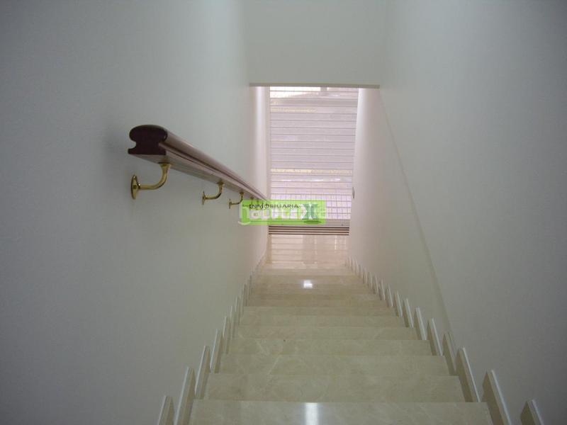 Foto cc9df7fc-298f-40a9-884d-191920e2a086. Local comercial en Zona de Plaza de Barcelos Pontevedra