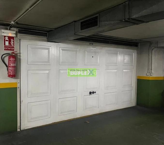 Foto e9b108c5-0f3e-4d79-b286-2dbe660b3044. Parking coche en Zona de Plaza de Barcelos Pontevedra