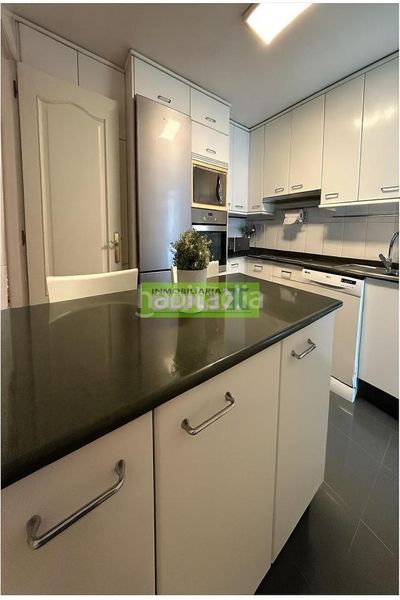 Foto 38c2c5cb-4688-49d3-8835-26ae421b7468. Piso en Centro - Echegaray Pontevedra