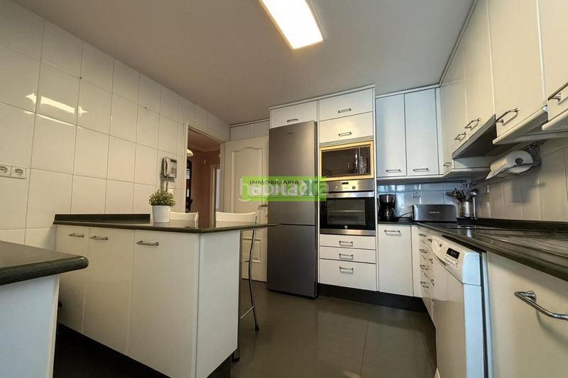 Foto 52c16f5f-046c-402d-8ba0-79b81ebffb59. Piso en Centro - Echegaray Pontevedra