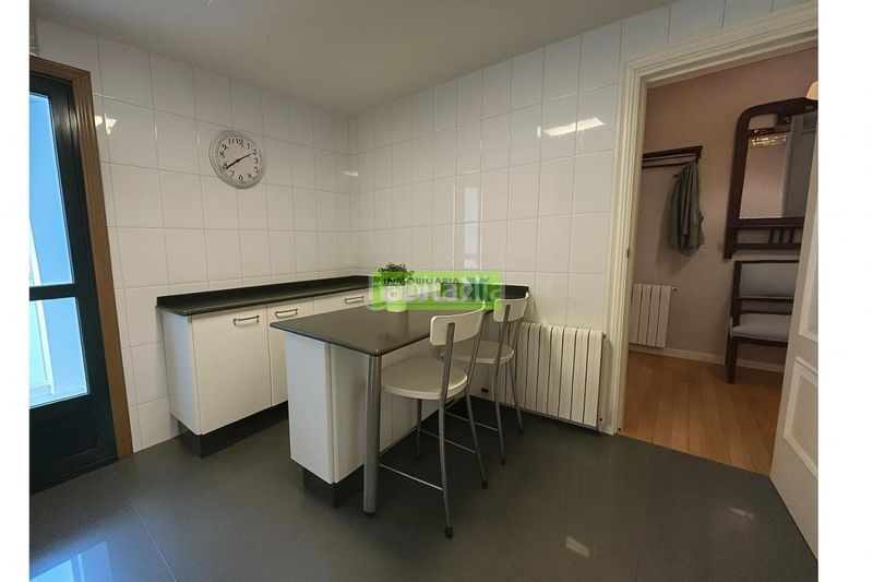 Foto d7eac502-149e-4a0f-94b4-7831e11a2b82. Piso en Centro - Echegaray Pontevedra