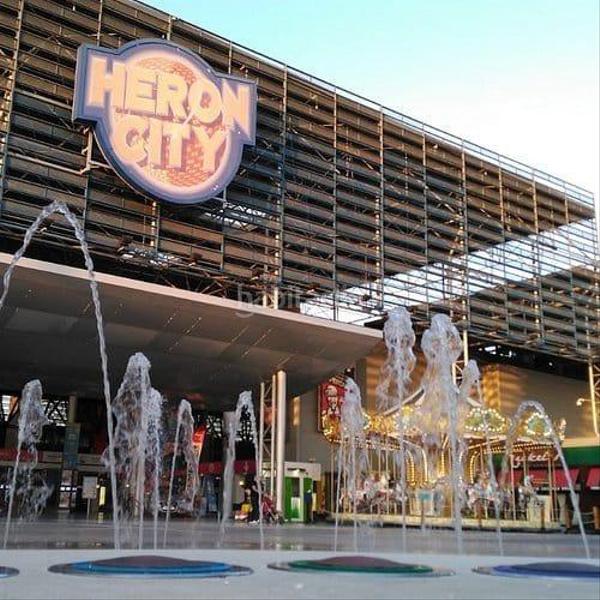 Foto af4fd01b-9237-4694-847a-3c24d9732e30. Alquiler local comercial 0444 cafetería bar en heron city en Paterna