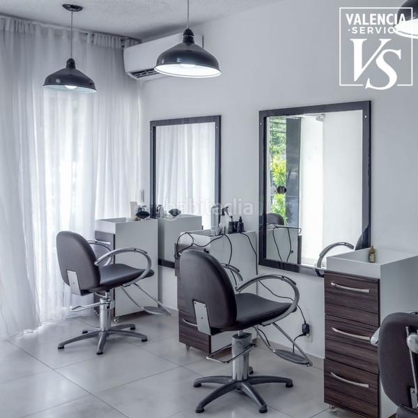 Foto 445ed7af-5107-47a2-9a1a-3c04185f6790. Traspaso local comercial 0691 centro estético peluquería en quatre carreres en Valencia