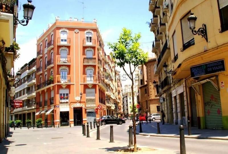 Foto 729423d4-d1ab-453c-b9f0-9115487bc19b. Traspàs local comercial a calle carrer de francesc sempere 8 a Valencia