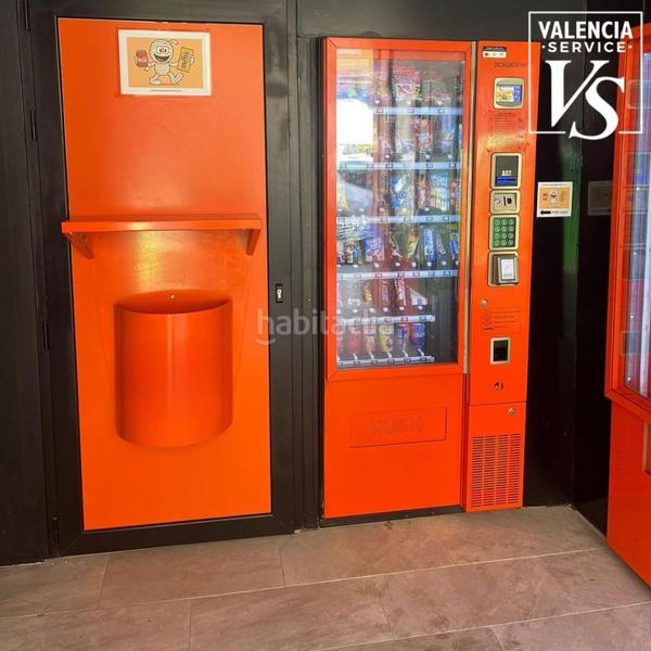 Foto 8e258687-5007-426c-aaf3-598118126cf5. Traspaso local comercial 0742 tienda vending 24 hs en lolivereta en Valencia