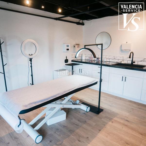 Foto afd5e1c5-d7f6-4d75-bc07-773edf8c5067. Traspaso local comercial 0734 clínica medicina estética avanzada en extramurs en Valencia