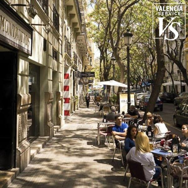 Foto 32c43d28-1150-4fcf-a757-abc7c8a944d2. Traspaso local comercial 0785 fantástico gastro bar bistró en cánovas en Valencia