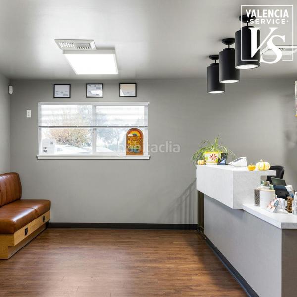 Foto a2e1b255-8059-4ddb-91dd-971a68497169. Traspàs local comercial a Russafa Valencia