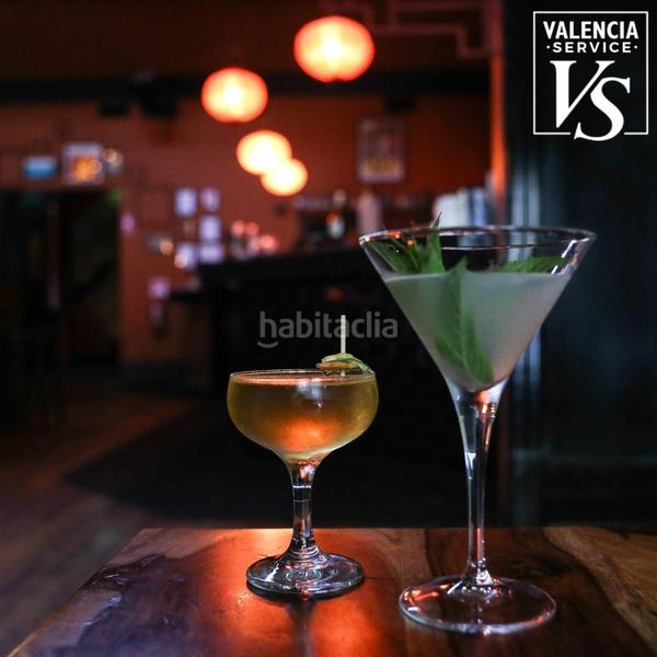 Foto 419cf6e6-2fc4-4130-8983-bdd5ab5afc63. Traspaso local comercial 0667 cocktail bar cafetería en ruzafa en Valencia